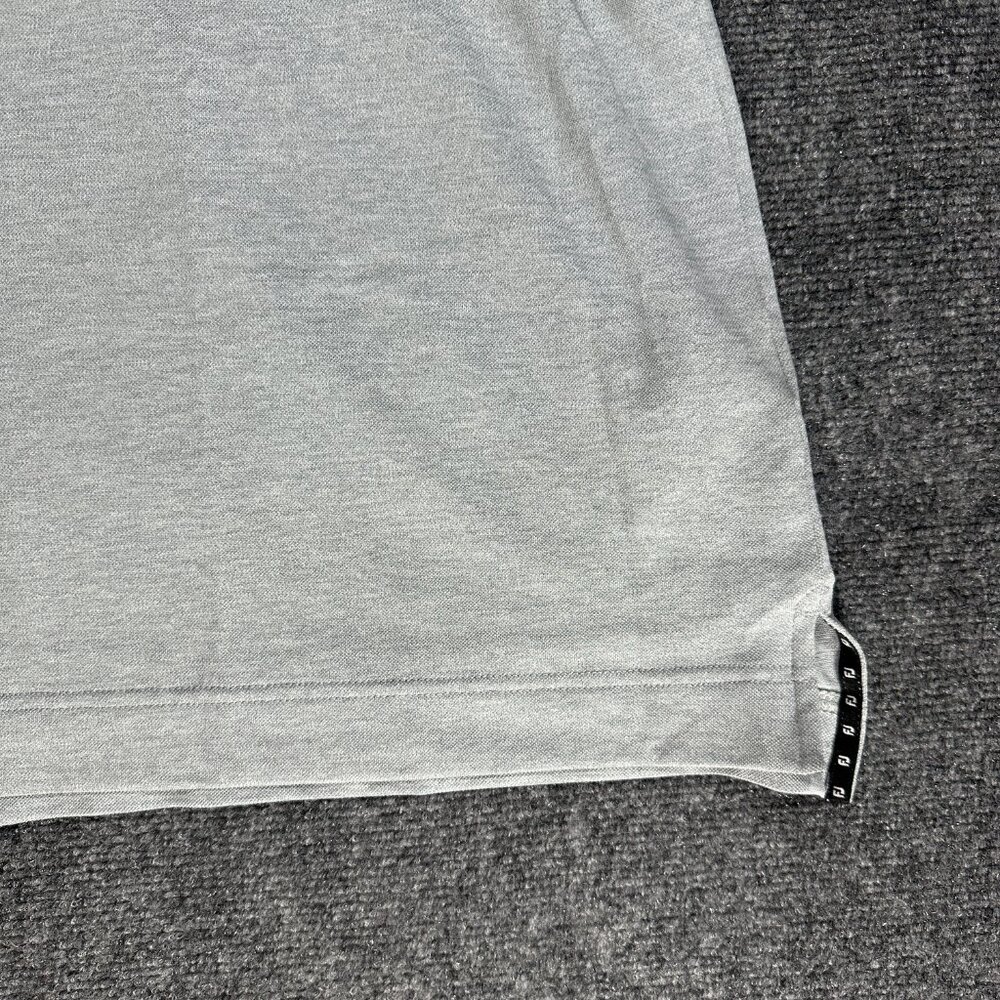 FJ FootJoy Polo Shirt Mens Medium Gray Knit Short Sleeve Logo on Back Split Hem - Picture 2 of 7